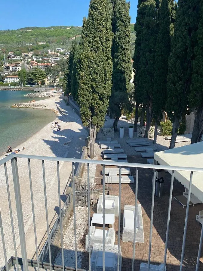 Hotel Baia Dei Pini Torri Del Benaco 3*,