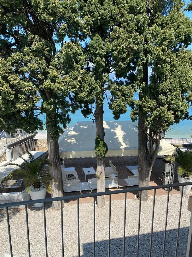 Hotel Baia Dei Pini Torri Del Benaco Italy