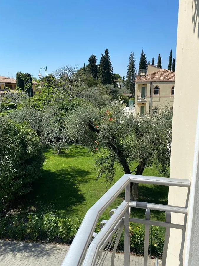 Hotel Baia Dei Pini Torri Del Benaco
