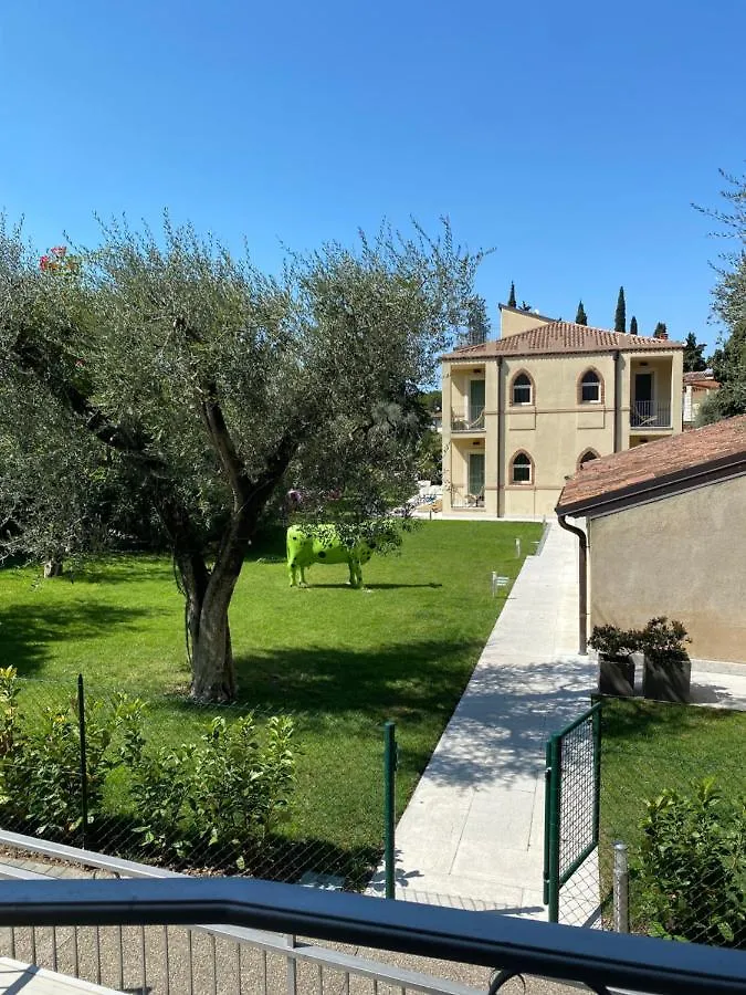 Hotel Baia dei Pini Torri Del Benaco