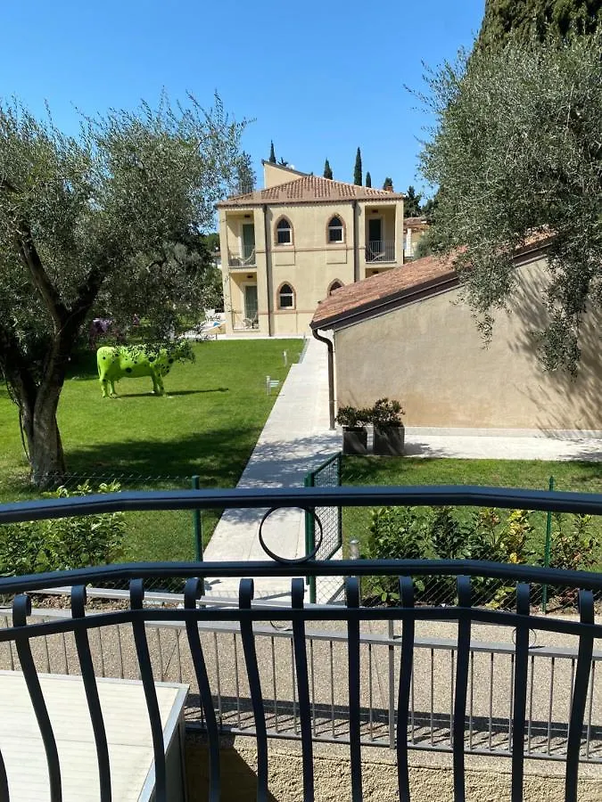 Hotel Baia Dei Pini Torri Del Benaco 3*,