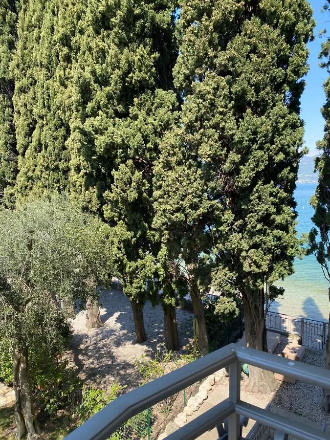 Hotel Baia Dei Pini Torri Del Benaco 3*,  Italy