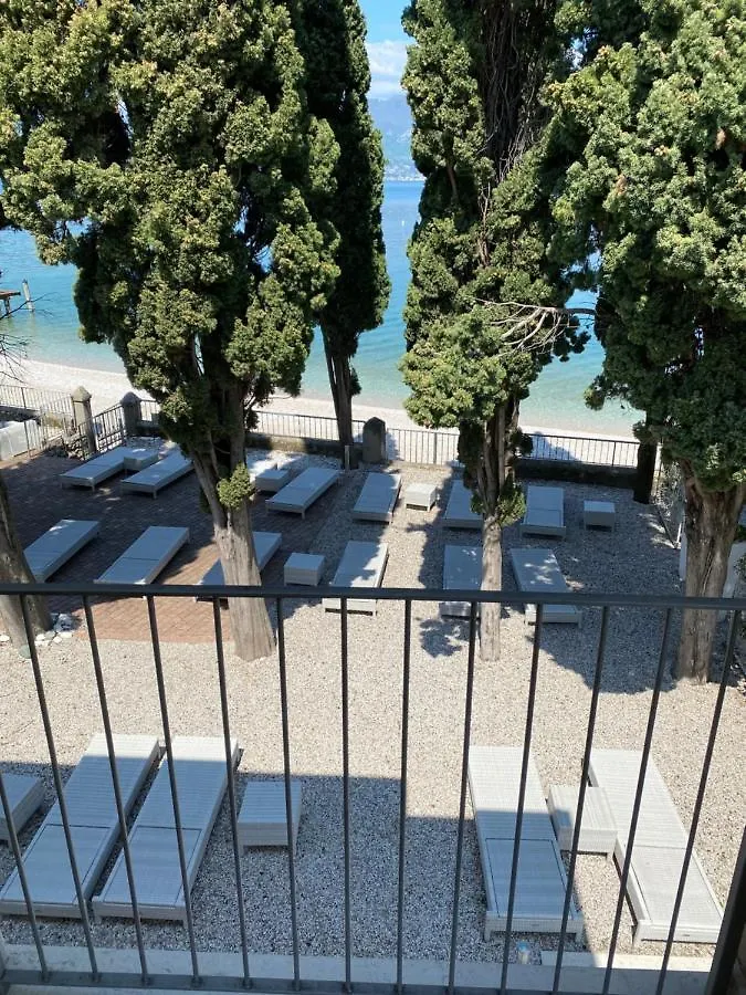 Hotel Baia Dei Pini Torri Del Benaco 3*,