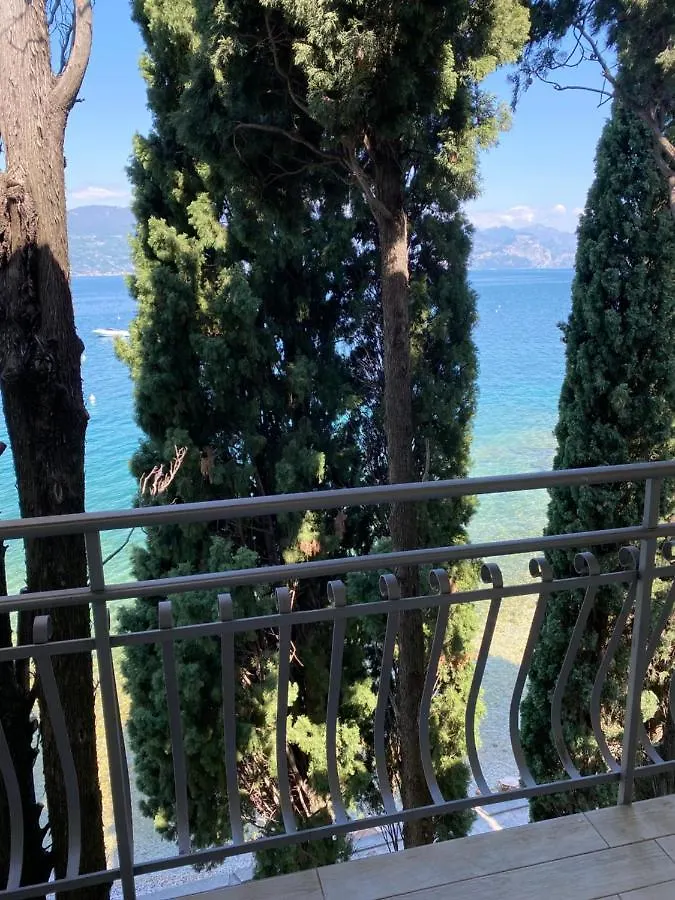Hotel Baia Dei Pini Torri Del Benaco 3*,  Italy