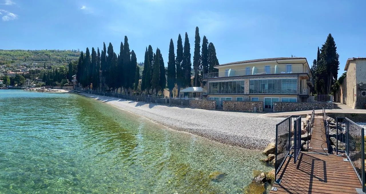 Hotel Baia Dei Pini Torri Del Benaco 3*,  Italy