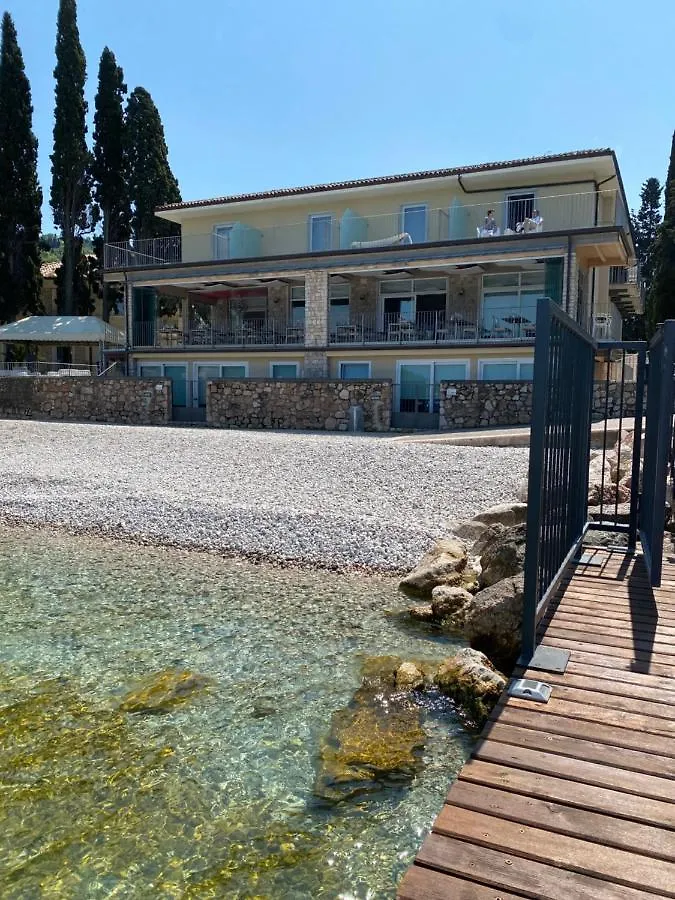 Hotel Baia Dei Pini Torri Del Benaco Italy
