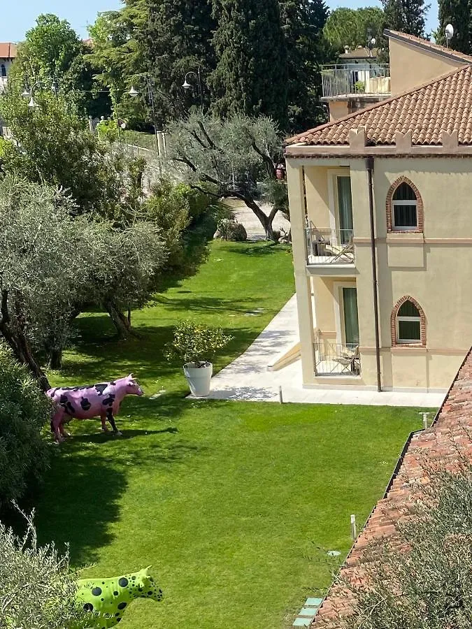 Hotel Baia dei Pini Torri Del Benaco 3*,  Italia