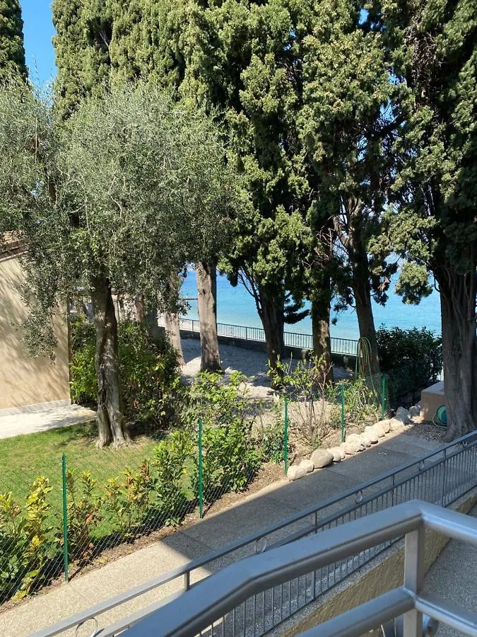 Hotel Baia Dei Pini Torri Del Benaco