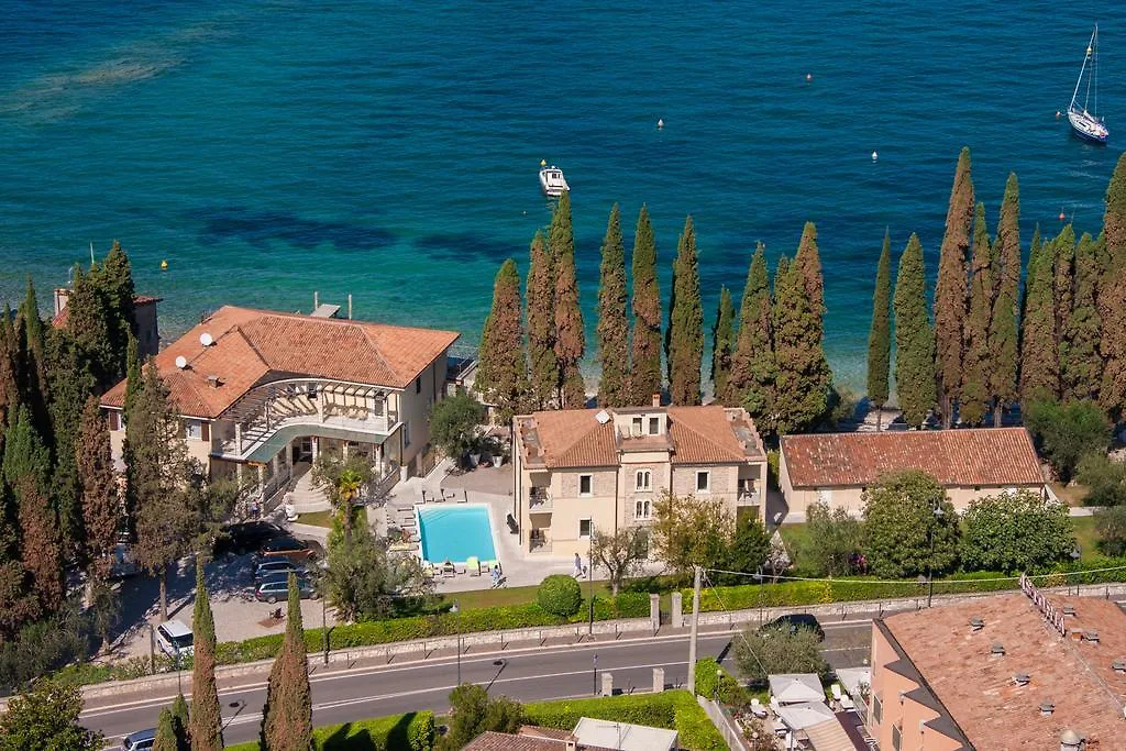 Hotel Baia dei Pini Torri Del Benaco