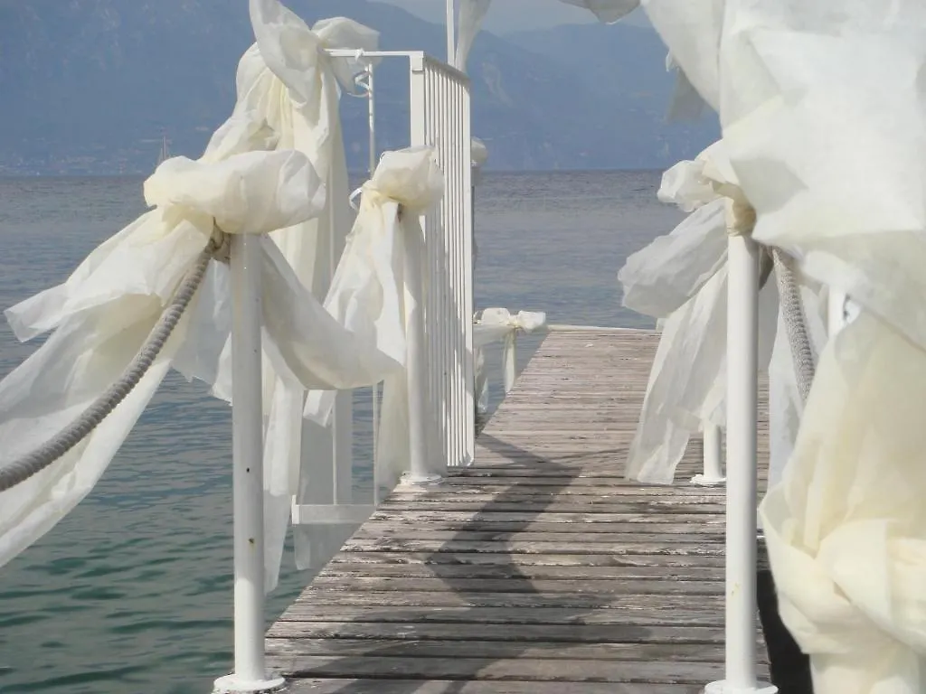 Hotel Baia Dei Pini Torri Del Benaco